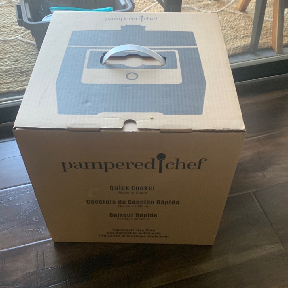 BRAND NEW pampered chef quick cooker